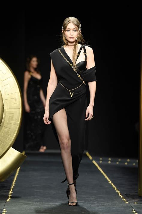 nombre de chica 2019 deversace o versace|versace fashion.